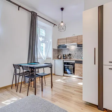 アパート Rentplanet - Nadodrze ヴロツワフ